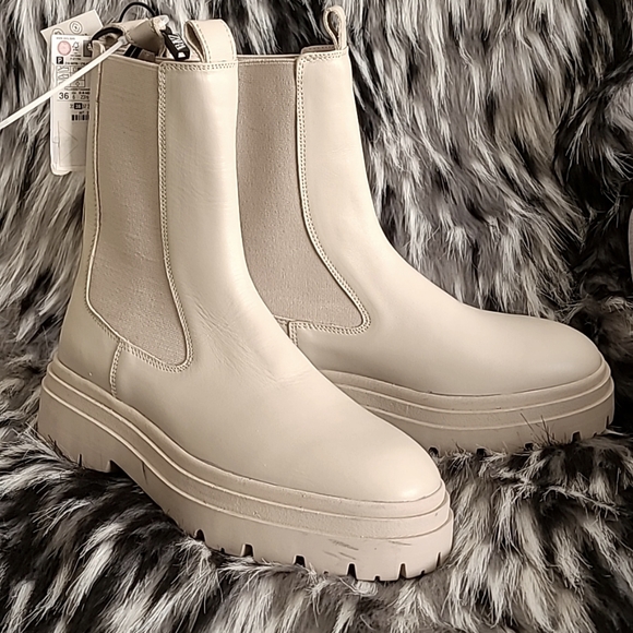 ZARA HEELED ANKLE BOOTS. NEW WITH TAG - Picture 1 of 8